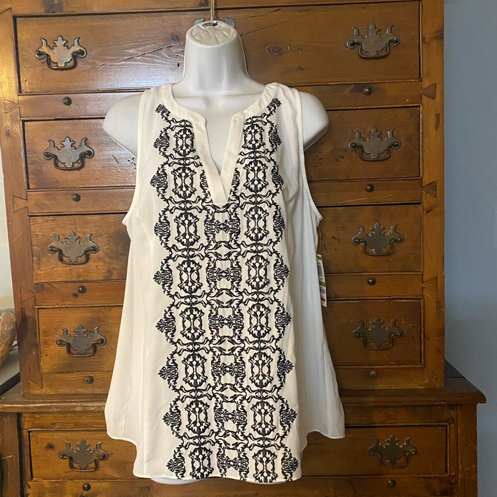 (N120) Womans Black Embroidered White Sleeveless Top Size 14 NWTS